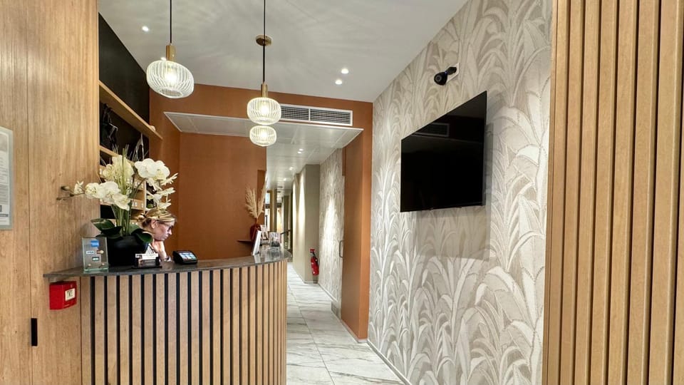 Staff, Staff, Lobby or reception, Parking, concierge