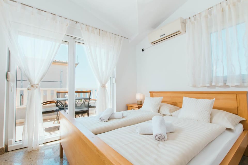 BLUE SEA HOUSE Apartment in Okrug Gornji