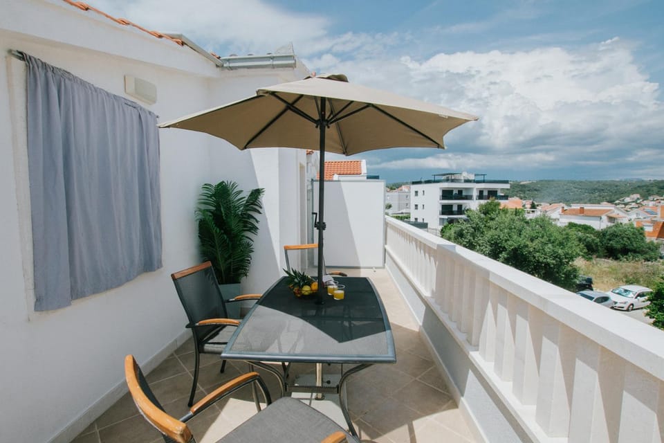 BLUE SEA HOUSE Apartment in Okrug Gornji