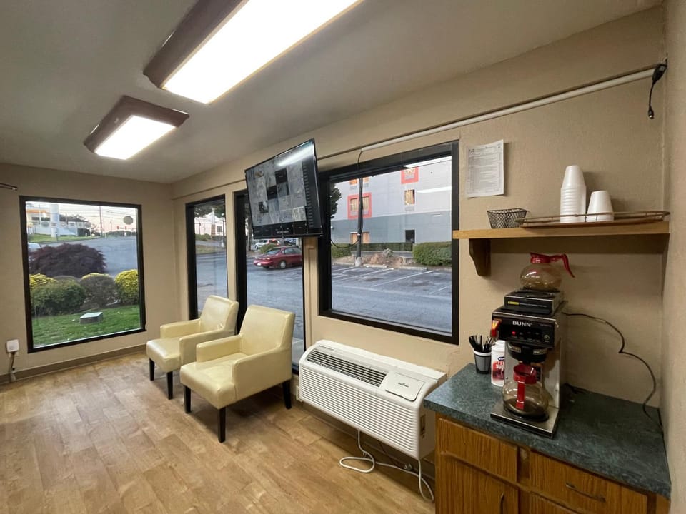 Property building, Coffee/tea facilities, Lobby or reception, Seating area