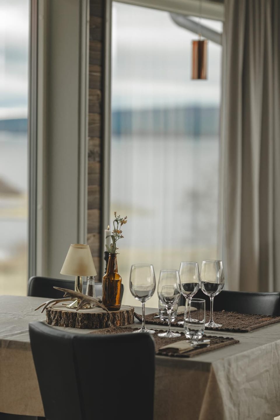 Natural landscape, Food and drinks, Dining area, Alcoholic drinks