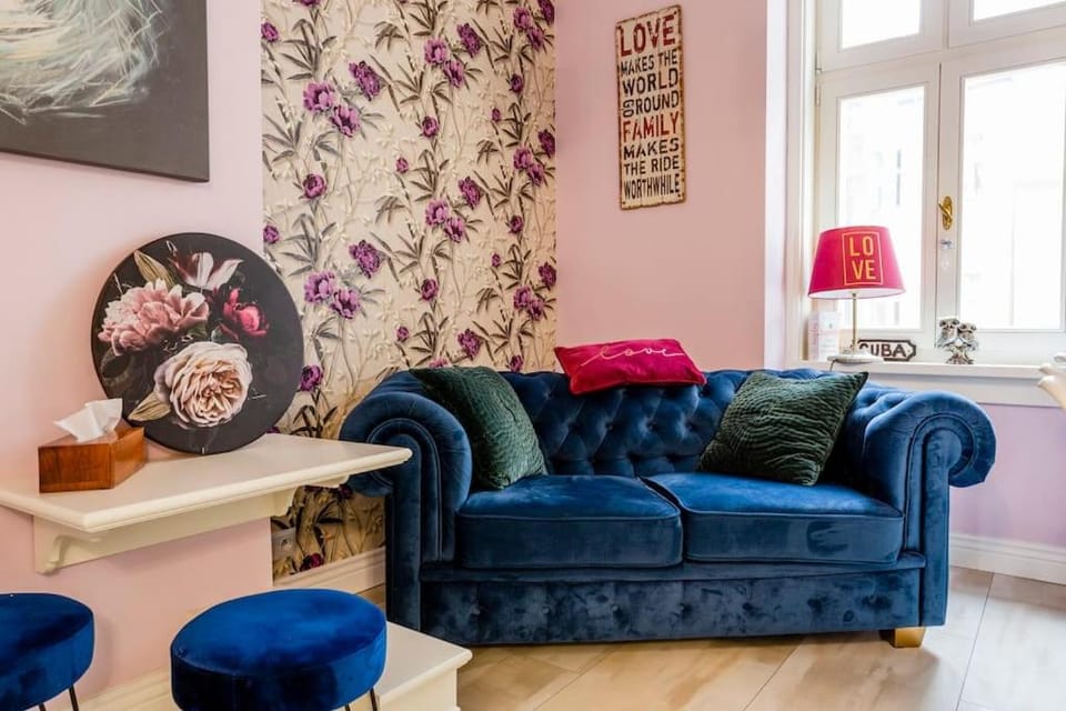 Communal lounge/ TV room, Game Room, Living room, Decorative detail, Seating area