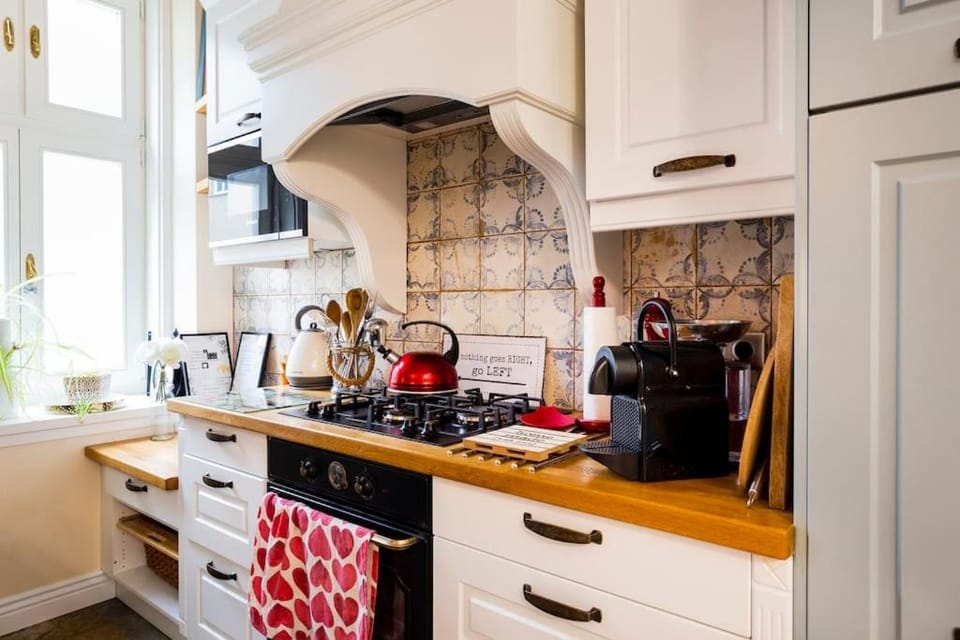 Communal lounge/ TV room, Coffee/tea facilities, Kitchen or kitchenette, Communal kitchen, dishwasher, microwave, oven, stove, kitchen