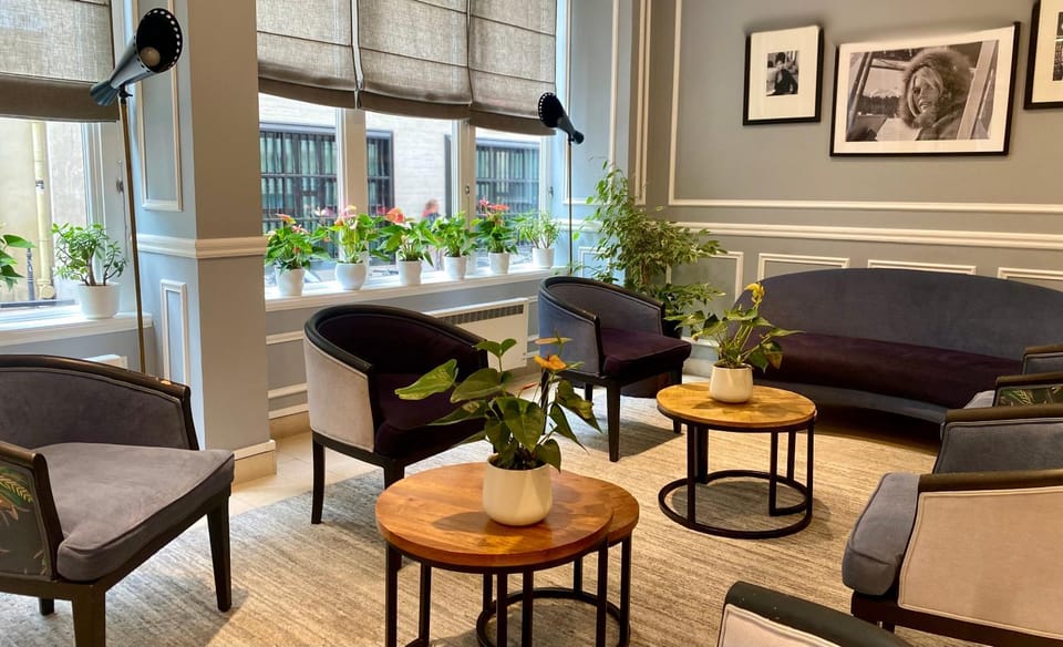 Living room, Seating area