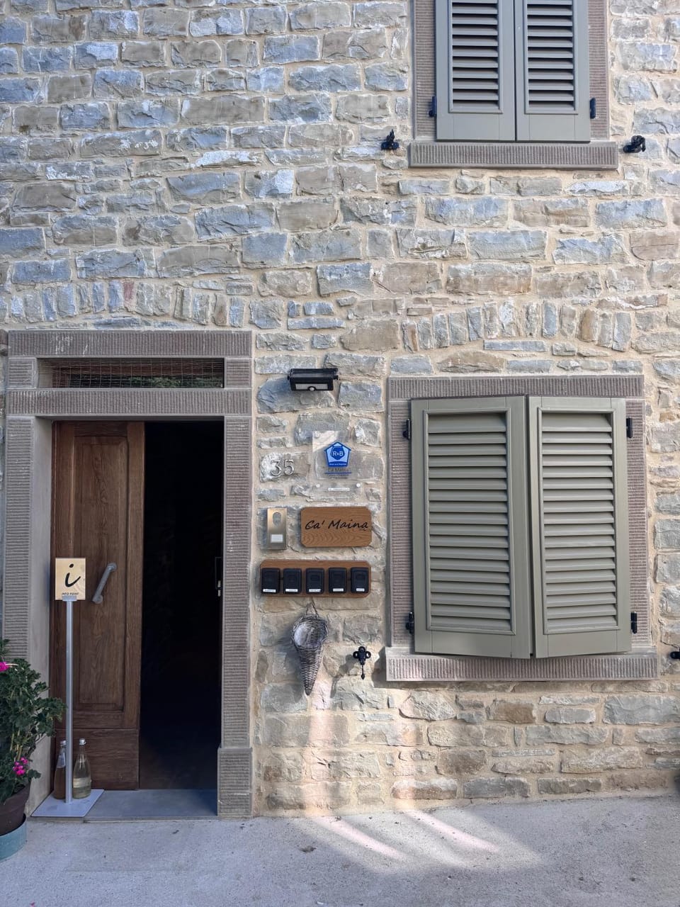 Facade/entrance