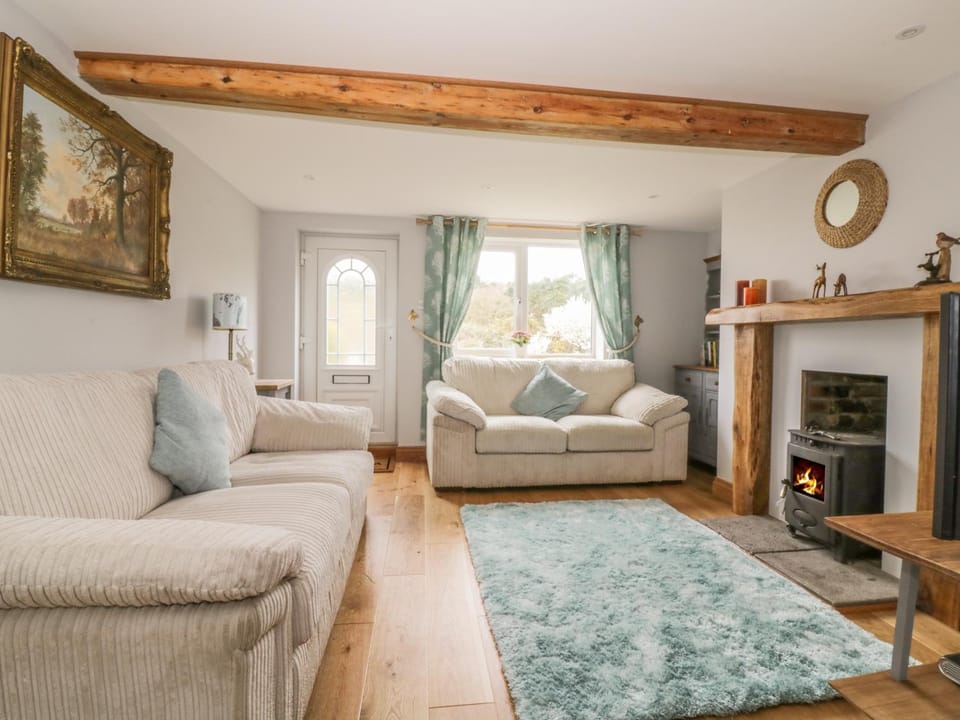 2 Hillside Cottages, Kirton House in Suffolk Coastal District