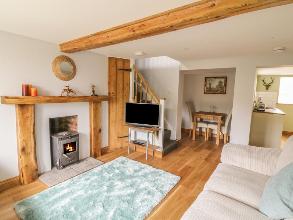 2 Hillside Cottages, Kirton House in Suffolk Coastal District