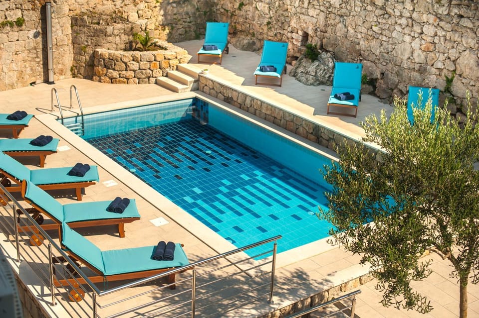 Pool view, Swimming pool