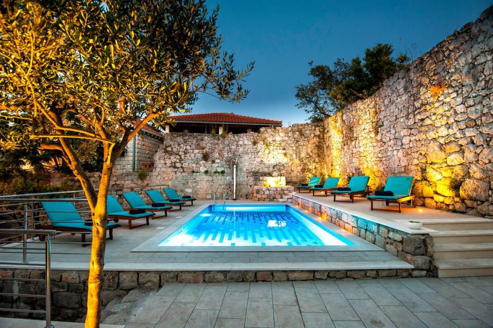 Swimming pool, Swimming pool