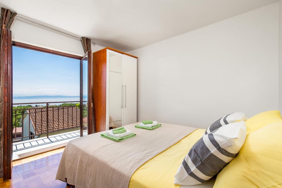Bed, Bedroom, Sea view
