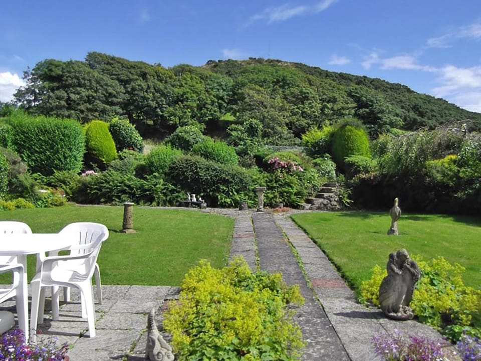 Mor Edrin House in Criccieth