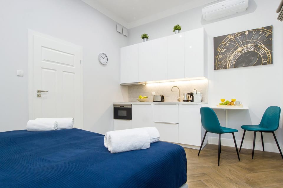 Bed, Kitchen or kitchenette, Photo of the whole room, Dining area, Bedroom, towels