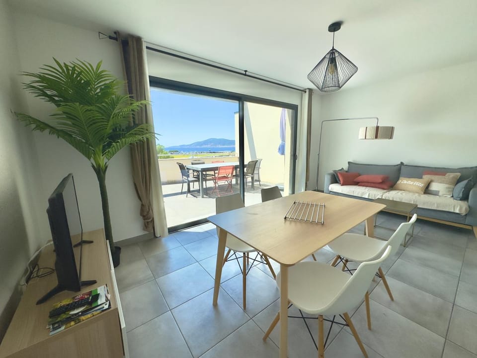 Frasso T3 Vue mer centre de Porticcio et Garage Apartment in Ajaccio