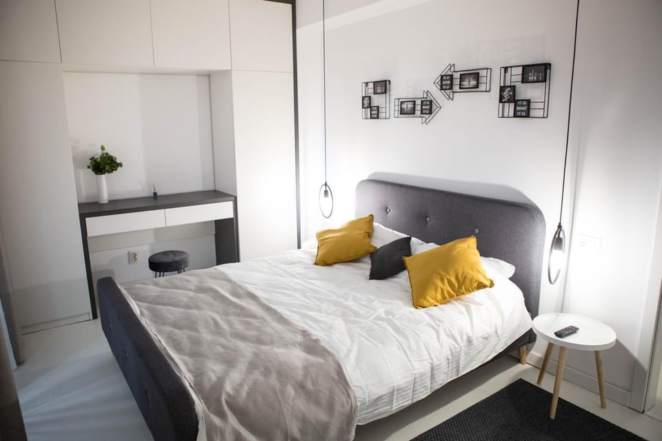 Bed, TV and multimedia, Photo of the whole room, Business facilities, Bedroom, flat iron, furniture, heating, internet, towels, wardrobe