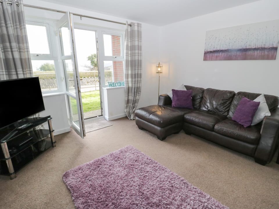 Bay View House in Beach Road