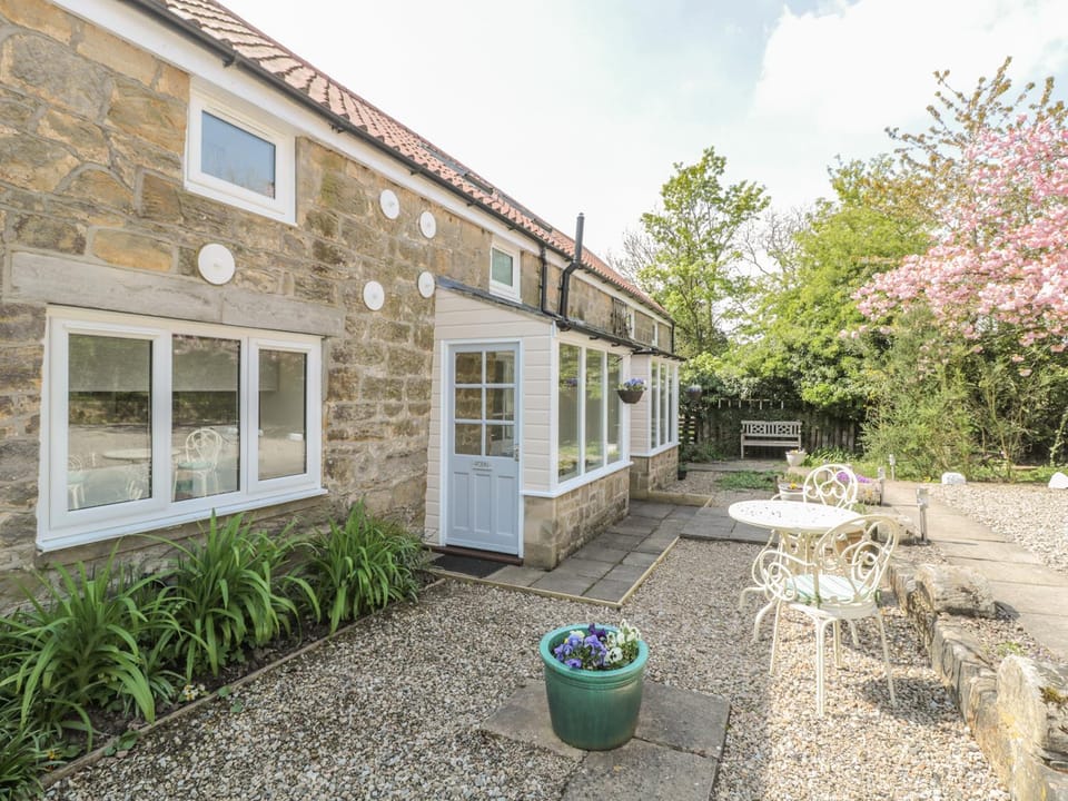Robin Cottage House in England