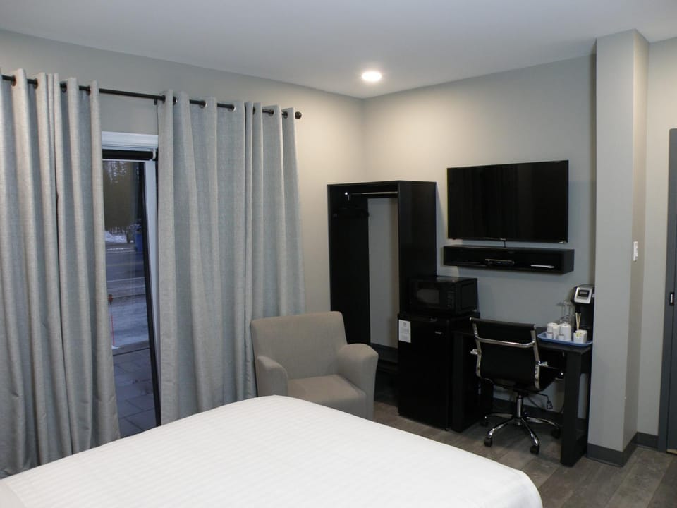 TV and multimedia, Coffee/tea facilities, microwave