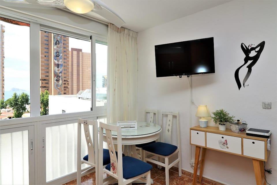 Spring, Day, TV and multimedia, Coffee/tea facilities, Living room, Other, Seating area, Dining area, On site, City view, Garden view