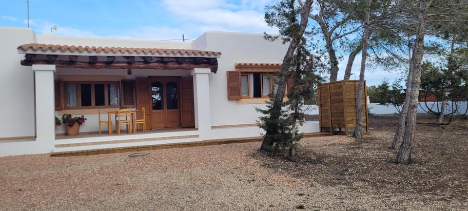 Patio, Off site