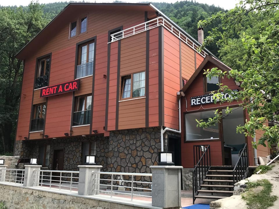 Property building, Facade/entrance