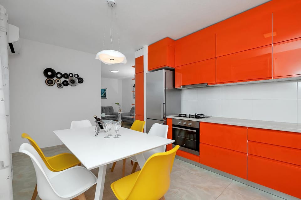 Kitchen or kitchenette, Dining area, Sea view