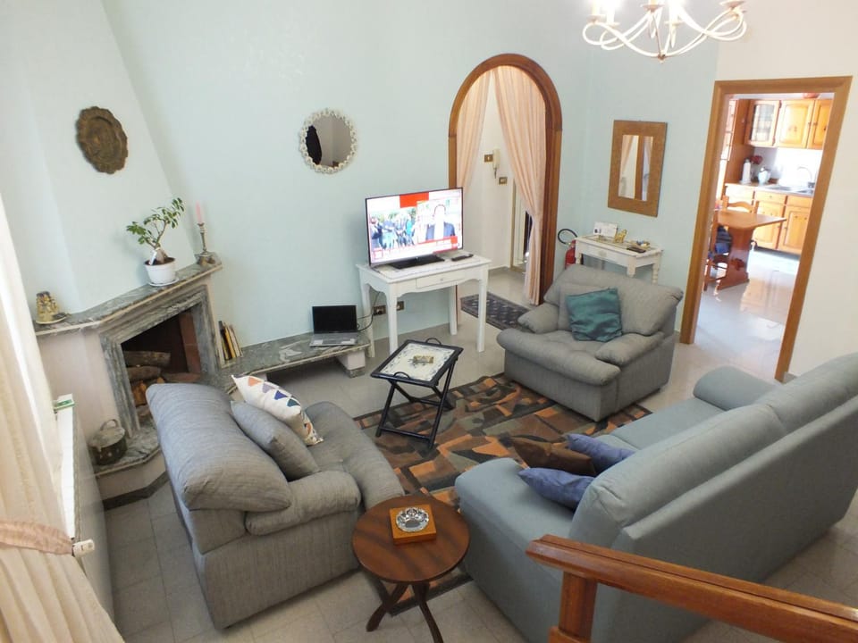 Communal lounge/ TV room, Living room