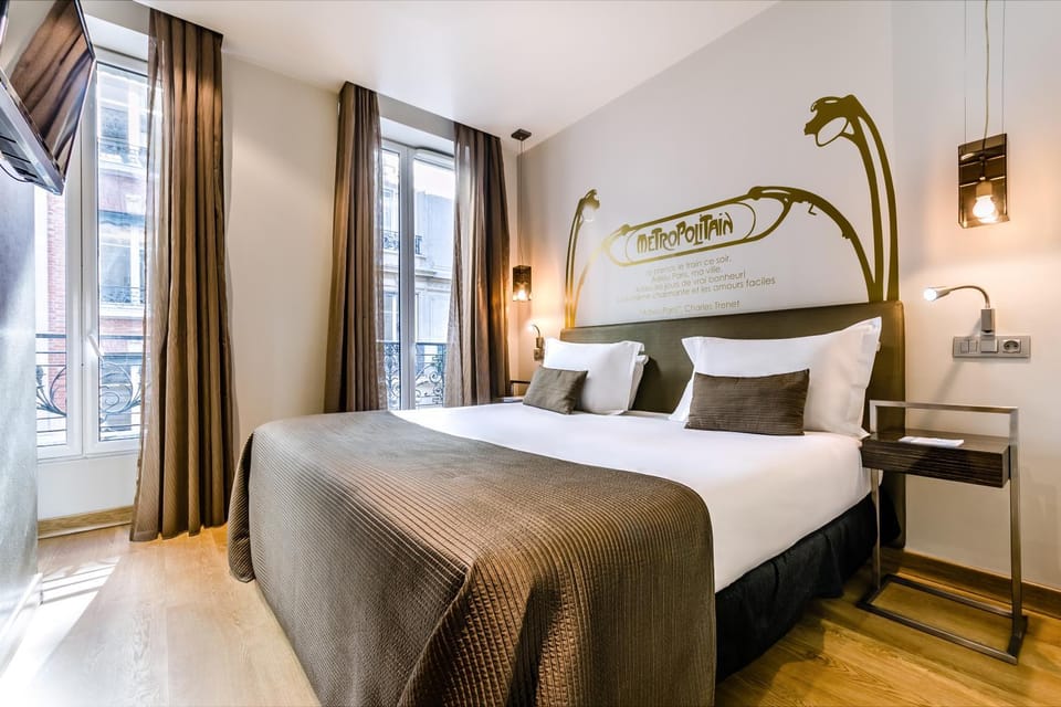 Bed, Photo of the whole room, Decorative detail, Bedroom