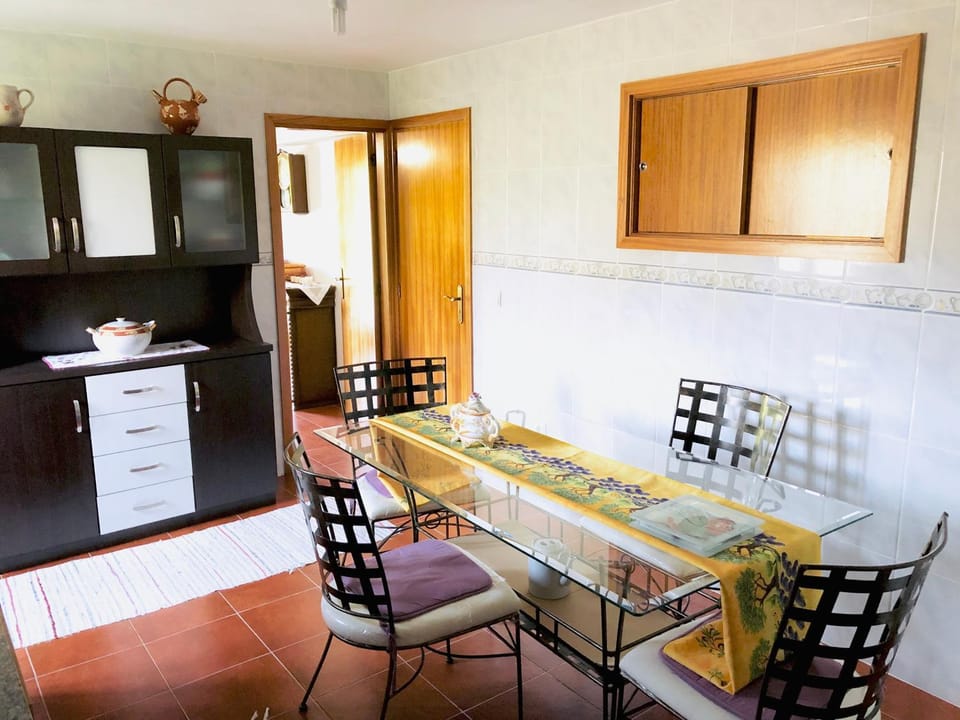 Dining area, minibar, pet friendly, stove