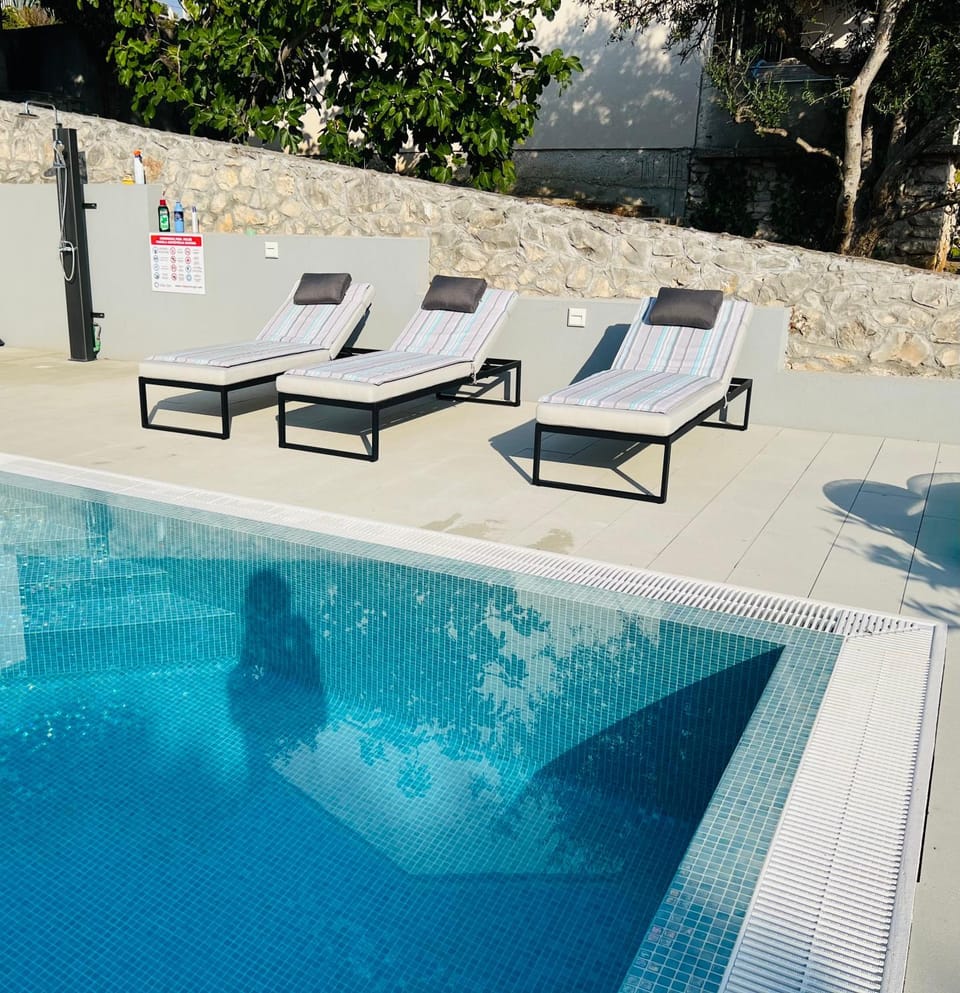Swimming pool, sunbed