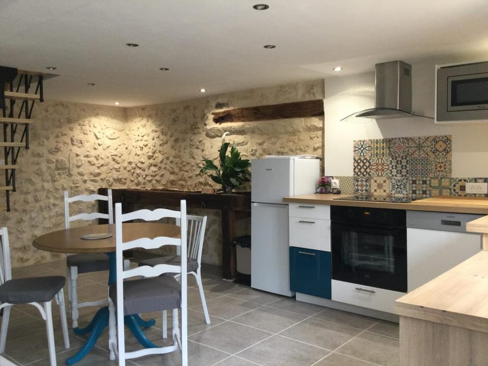 Kitchen or kitchenette, Dining area, dishwasher, oven, stove, toaster
