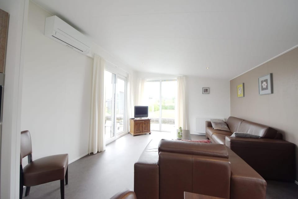 Chalet 15 (Resort Venetië) House in Giethoorn