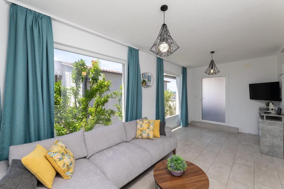 Villa Ivan Apartment in Okrug Gornji