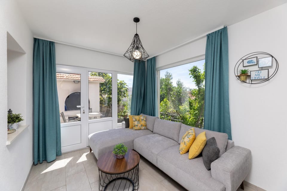 Villa Ivan Apartment in Okrug Gornji