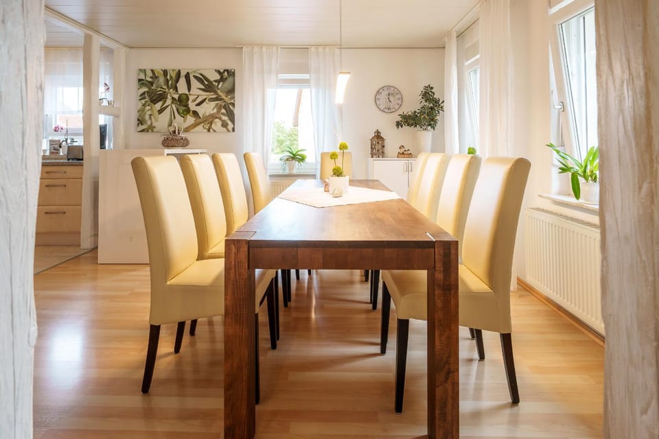 Seating area, Dining area