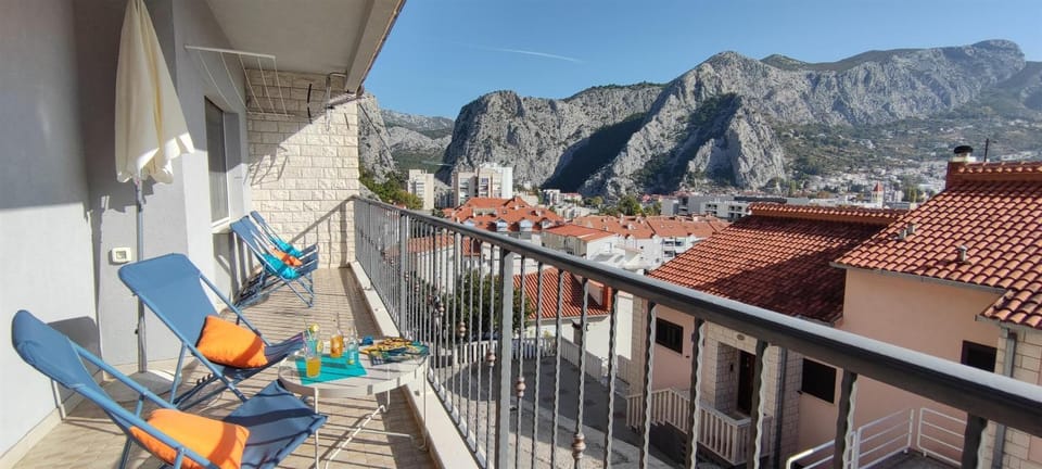 Balcony/Terrace, Mountain view