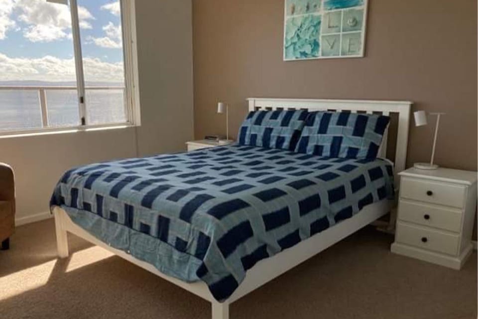 Kiah 1, 53 Victoria Parade - First floor unit with stunning views, Wi-Fi and aircon, Apartment in Nelson Bay