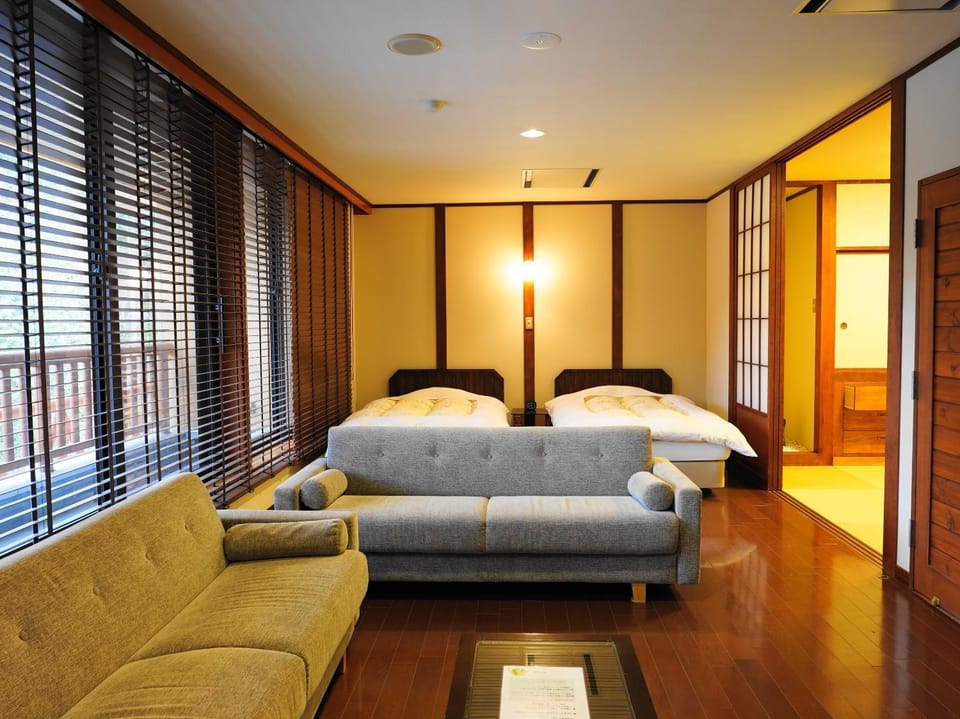 Bed, Photo of the whole room, Seating area, Bedroom
