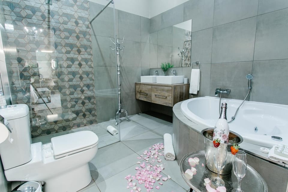 Shower, Toilet, Bathroom, Bath