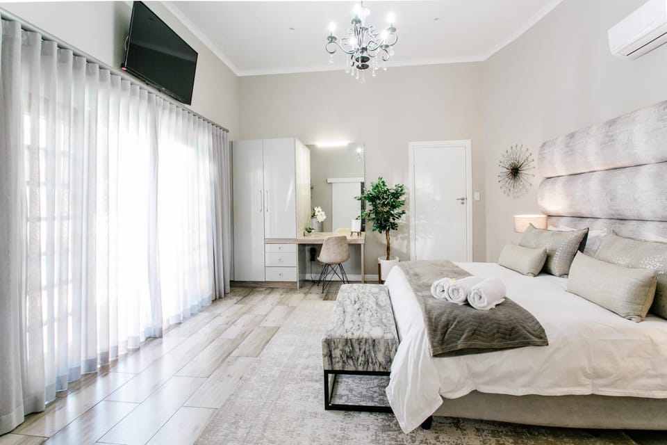TV and multimedia, Photo of the whole room, Seating area, Bedroom, wardrobe, air conditioner