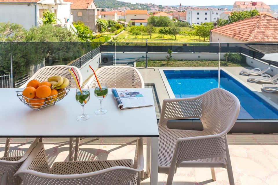 Balcony/Terrace, Pool view, Swimming pool