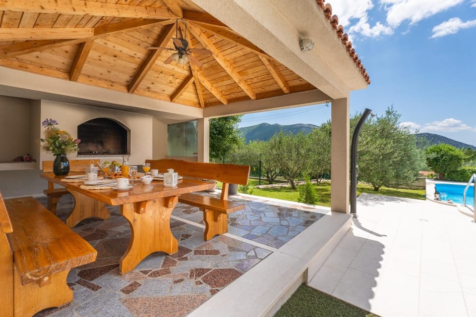 BBQ facilities, Garden, Balcony/Terrace, Seating area, Dining area, Swimming pool