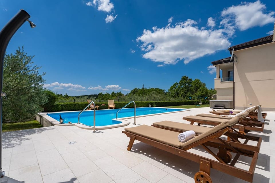 BBQ facilities, Balcony/Terrace, Swimming pool