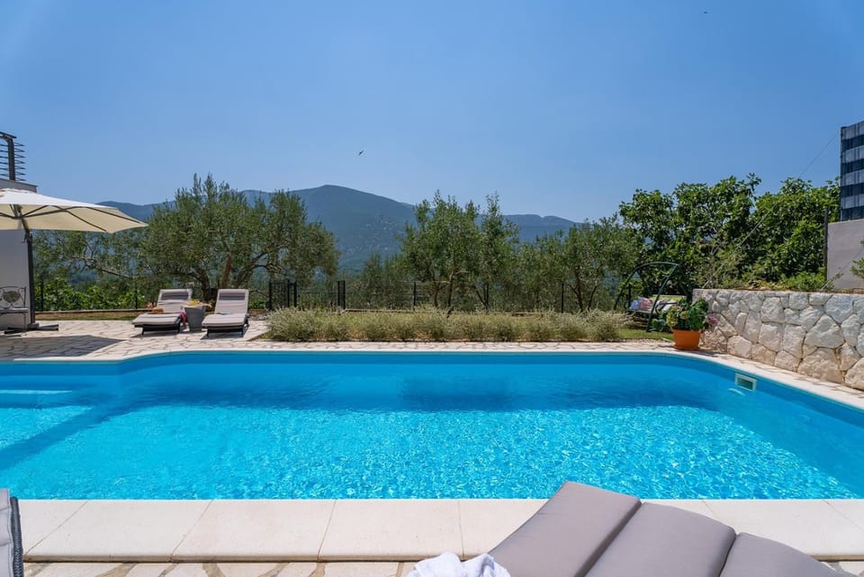 Villa Pasika with private 31m2 pool, summer kitchen with BBQ, 4 bedrooms Villa in Split-Dalmatia County
