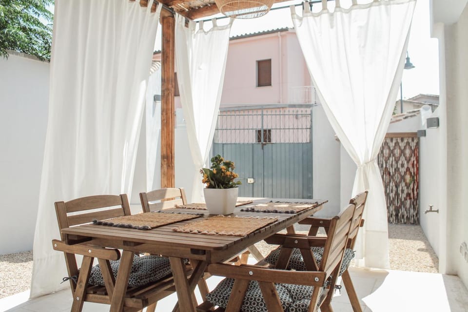 Patio, Dining area