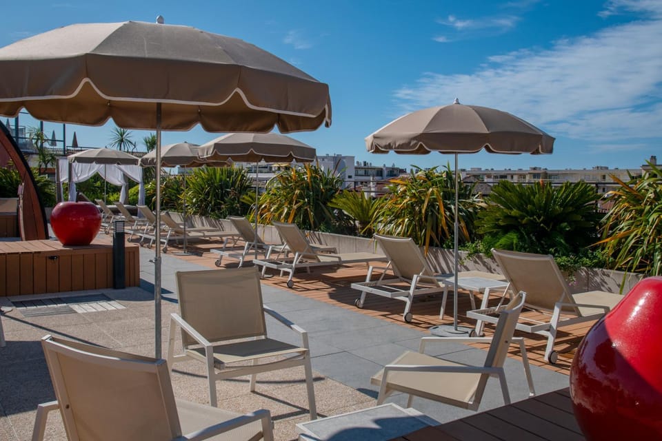 Patio, Natural landscape, Solarium