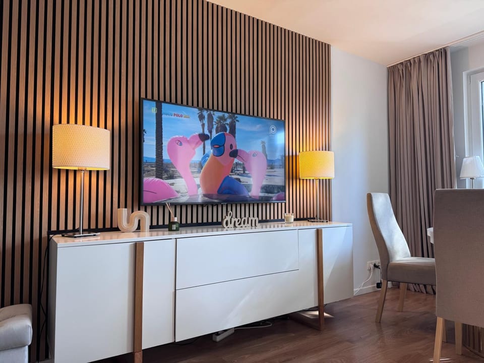 Communal lounge/ TV room, TV and multimedia, Living room
