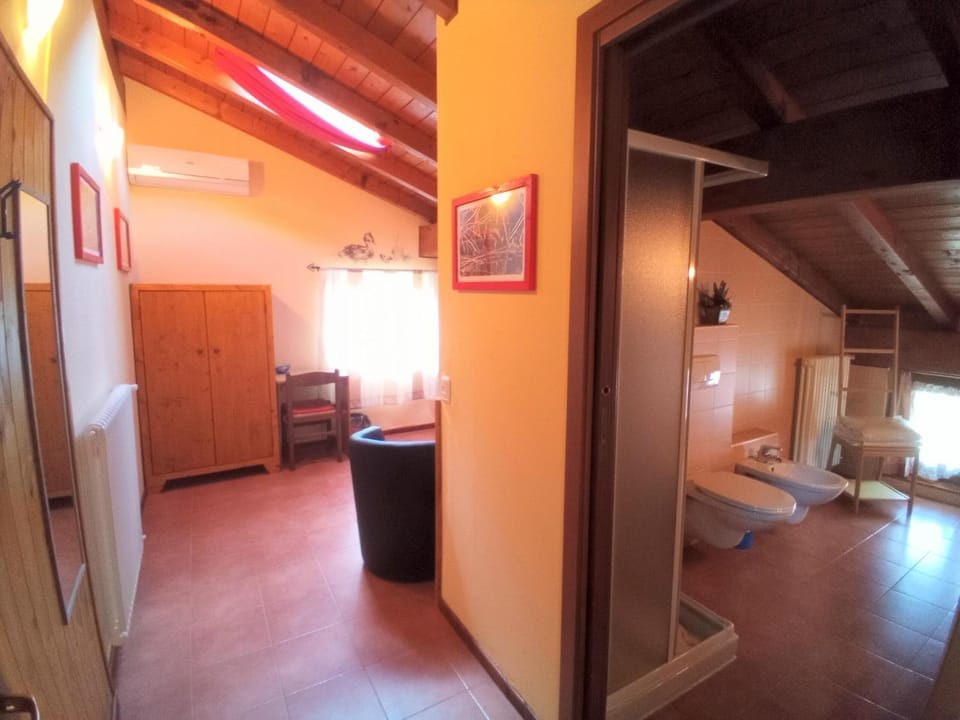 Bed, Photo of the whole room, Bedroom, Lake view