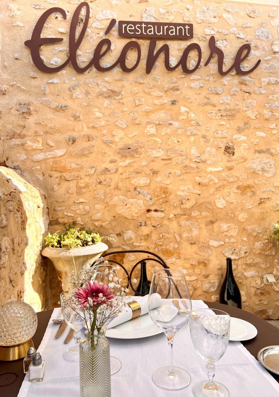 Restaurant/places to eat, Food close-up, Food, Guests