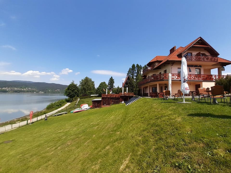 Property building, Day, Natural landscape, Lake view, Mountain view
