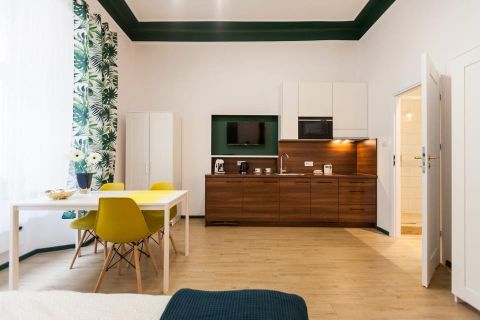 TV and multimedia, Coffee/tea facilities, Kitchen or kitchenette, Dining area